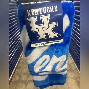 Brand new Kentucky royal plush raschel throw